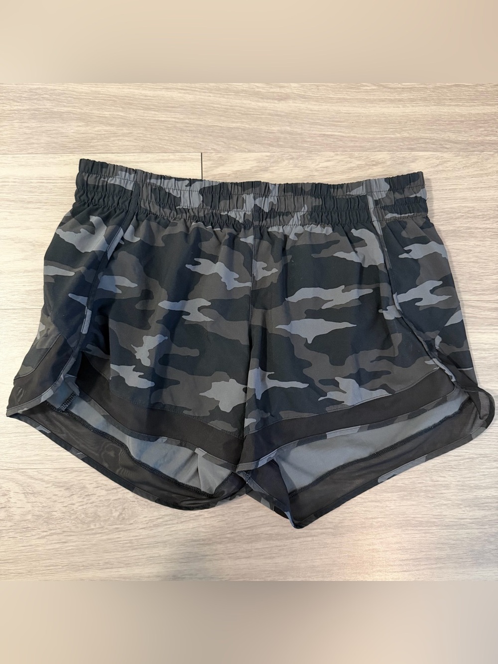 Athleta Grey Camo Printed Mesh Racer Run Short 4” | Women’s M